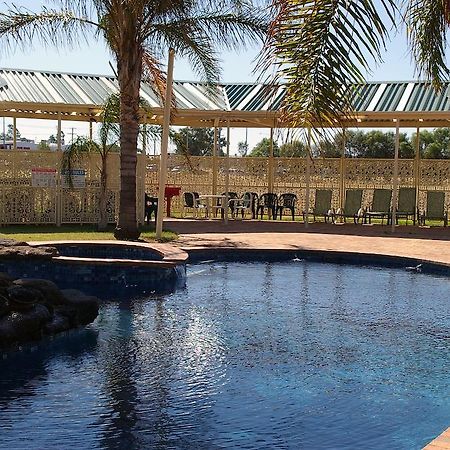 Pines Country Club Motor Inn Shepparton Extérieur photo