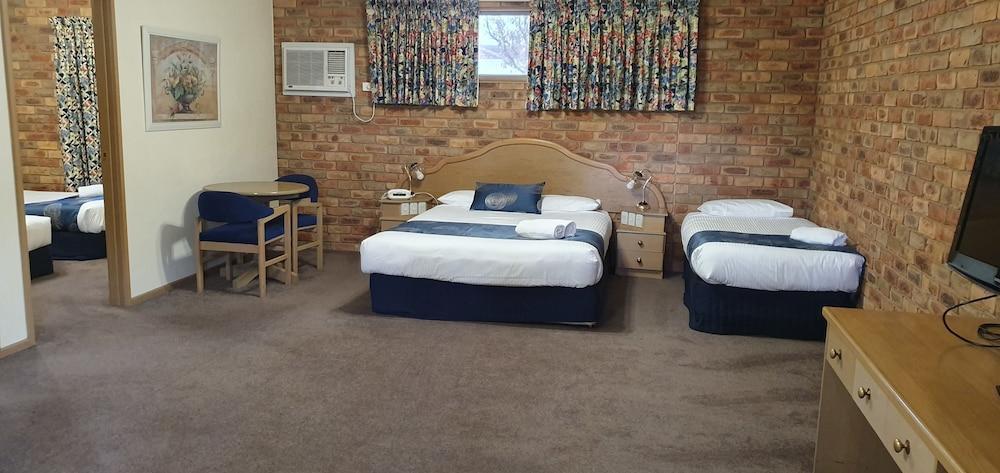 Pines Country Club Motor Inn Shepparton Extérieur photo