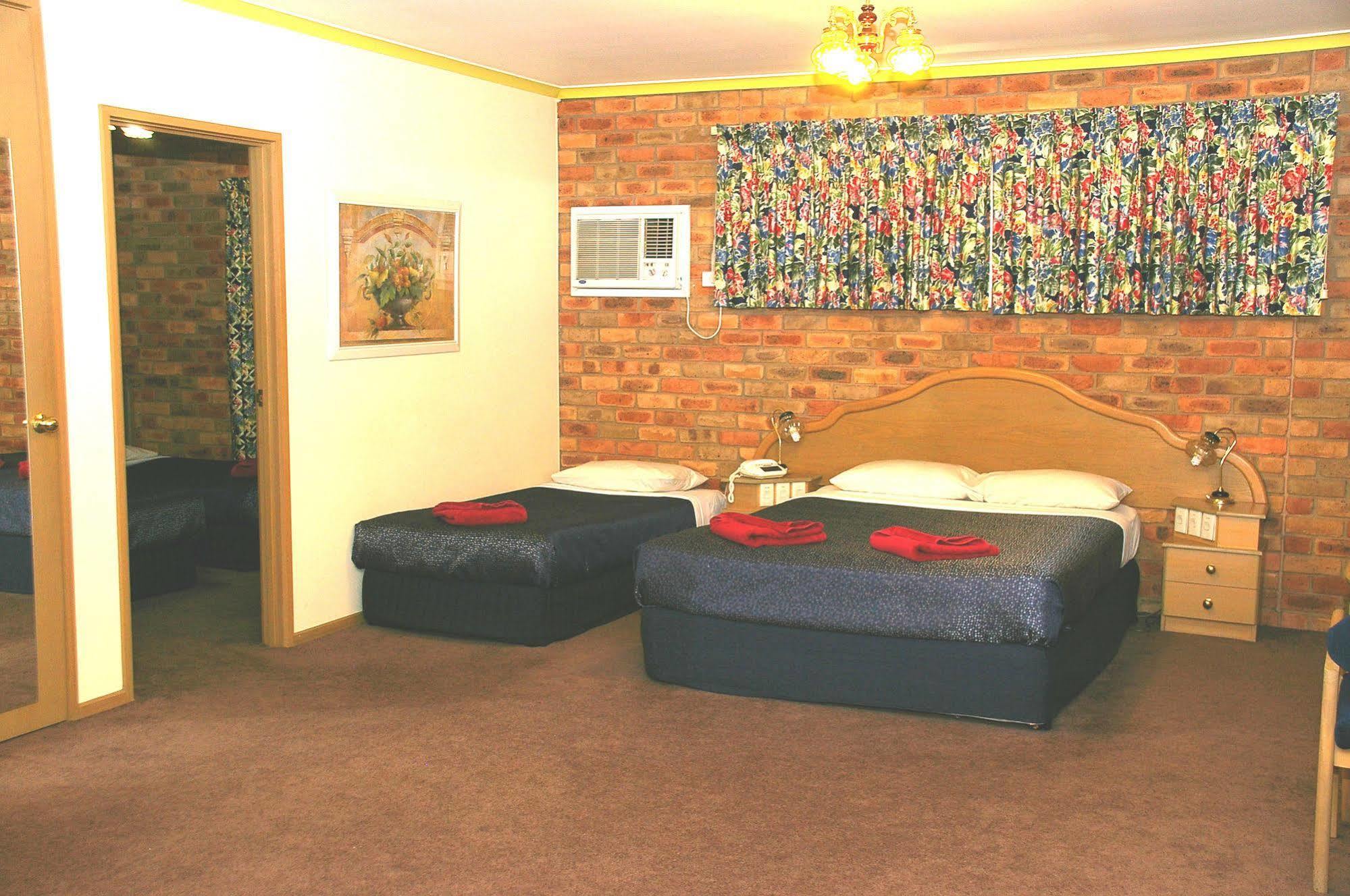 Pines Country Club Motor Inn Shepparton Extérieur photo