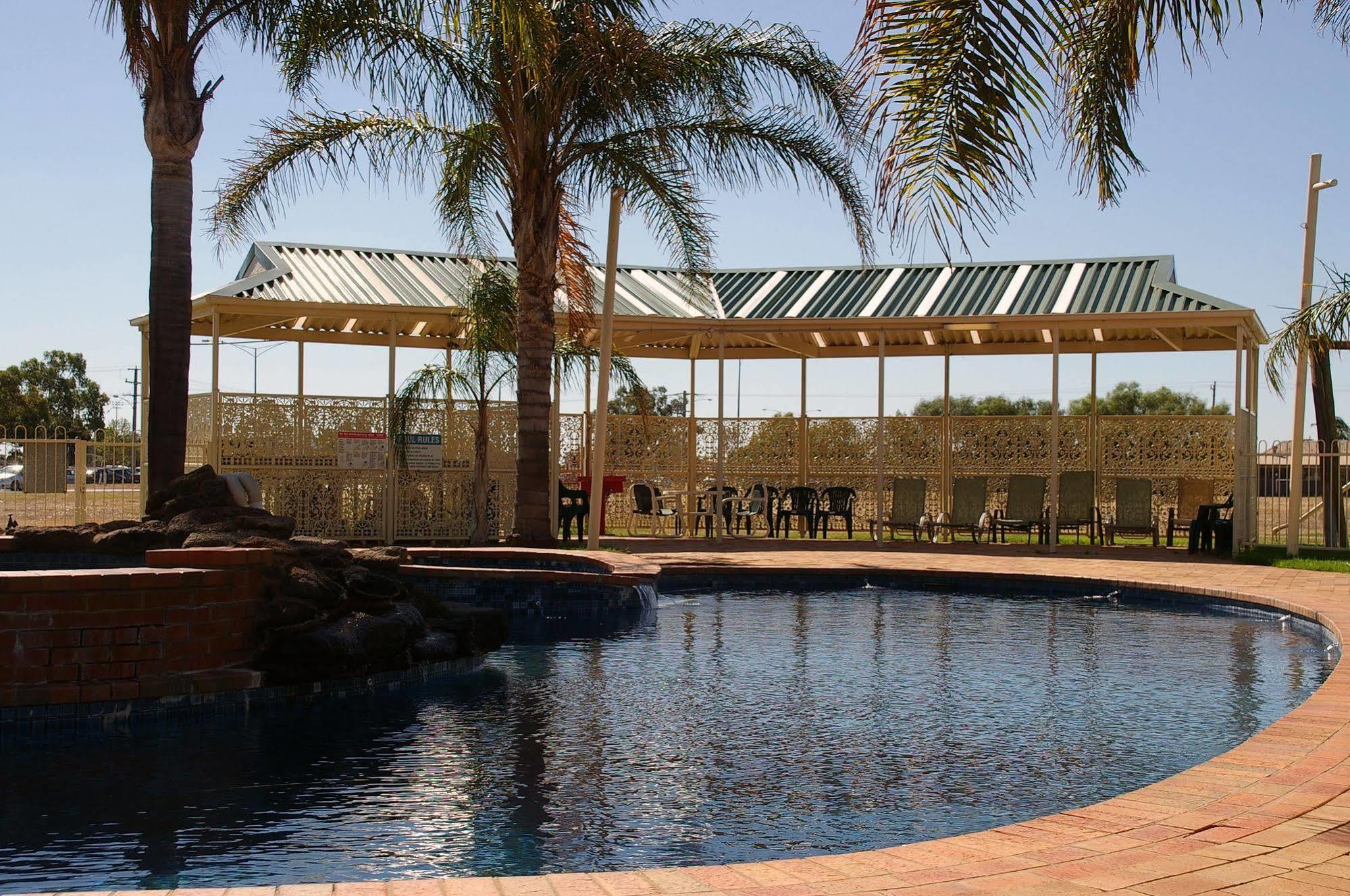 Pines Country Club Motor Inn Shepparton Extérieur photo