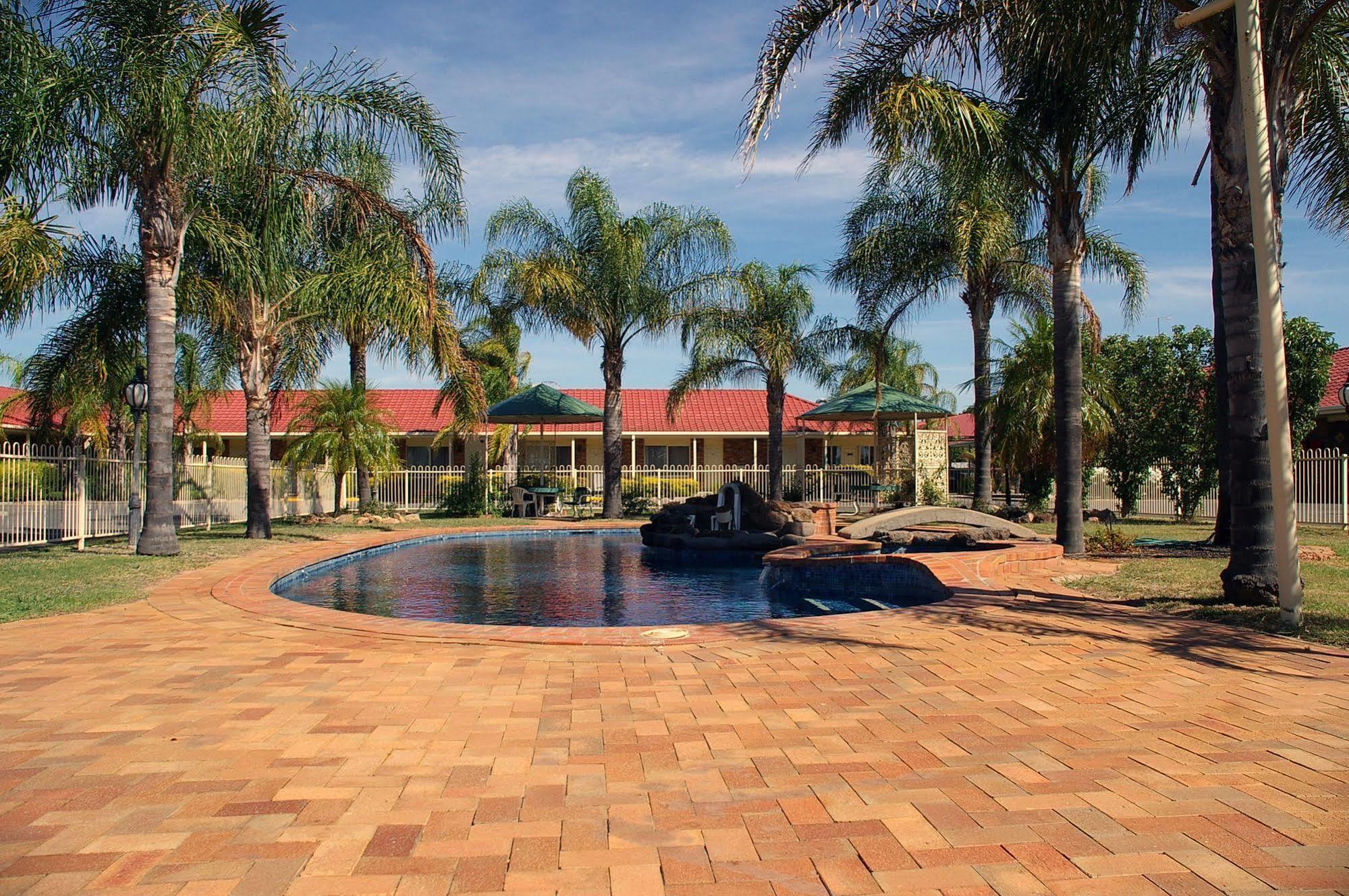 Pines Country Club Motor Inn Shepparton Extérieur photo