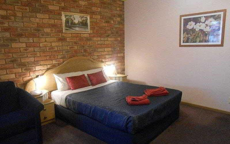 Pines Country Club Motor Inn Shepparton Extérieur photo