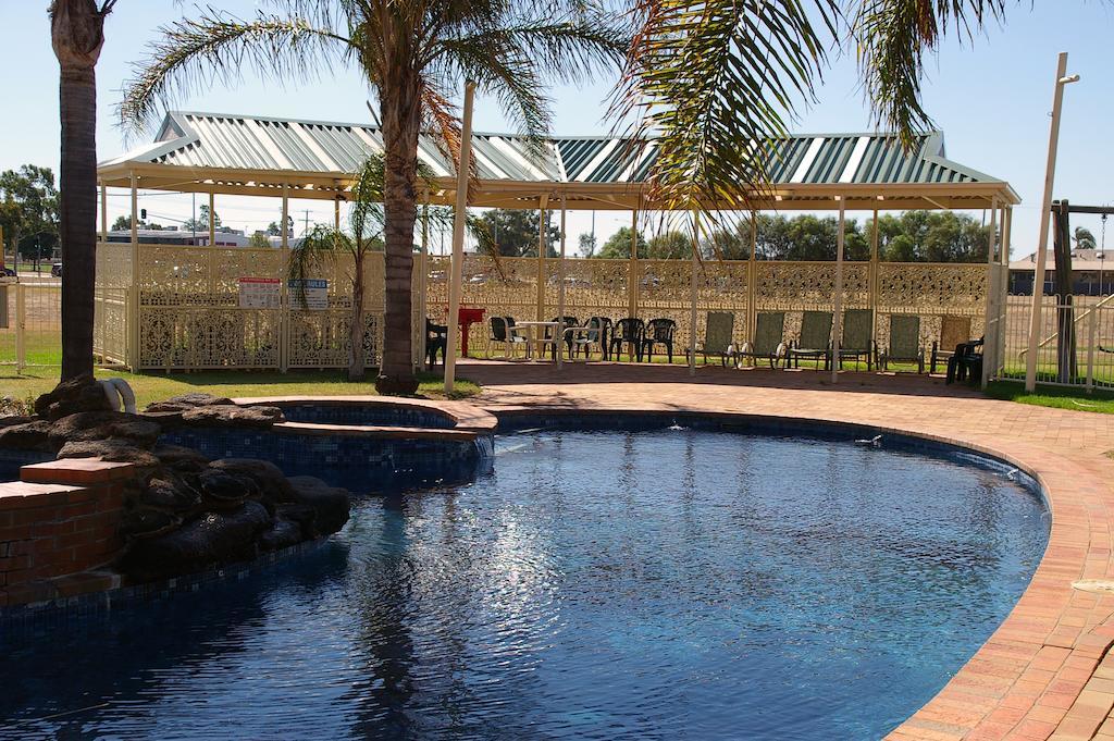 Pines Country Club Motor Inn Shepparton Extérieur photo