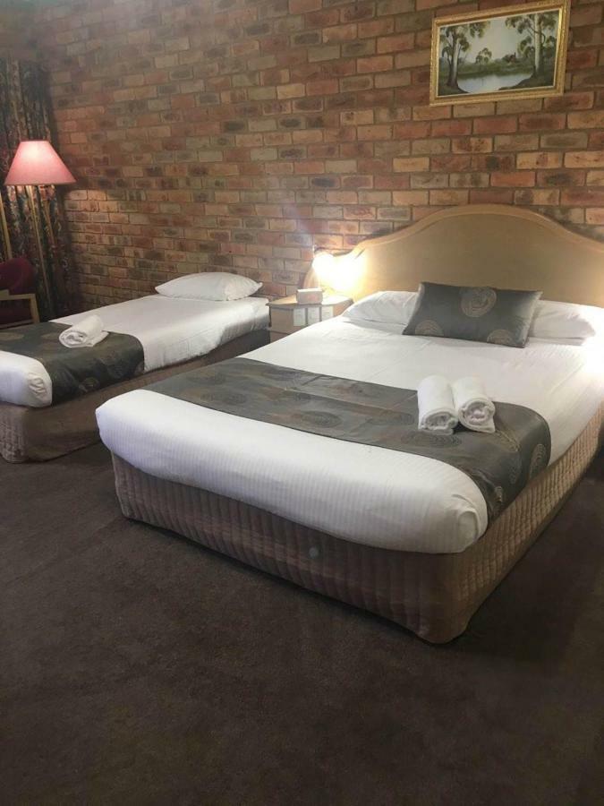 Pines Country Club Motor Inn Shepparton Extérieur photo