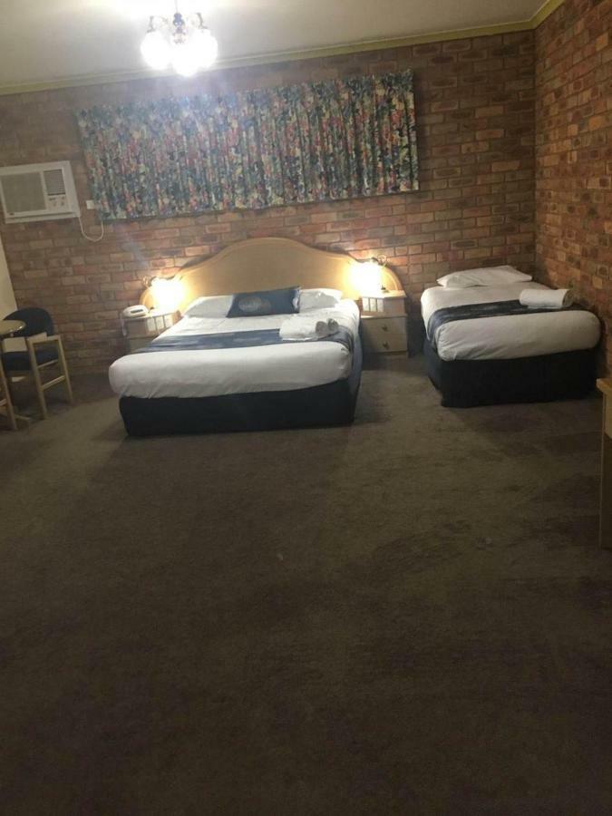 Pines Country Club Motor Inn Shepparton Extérieur photo