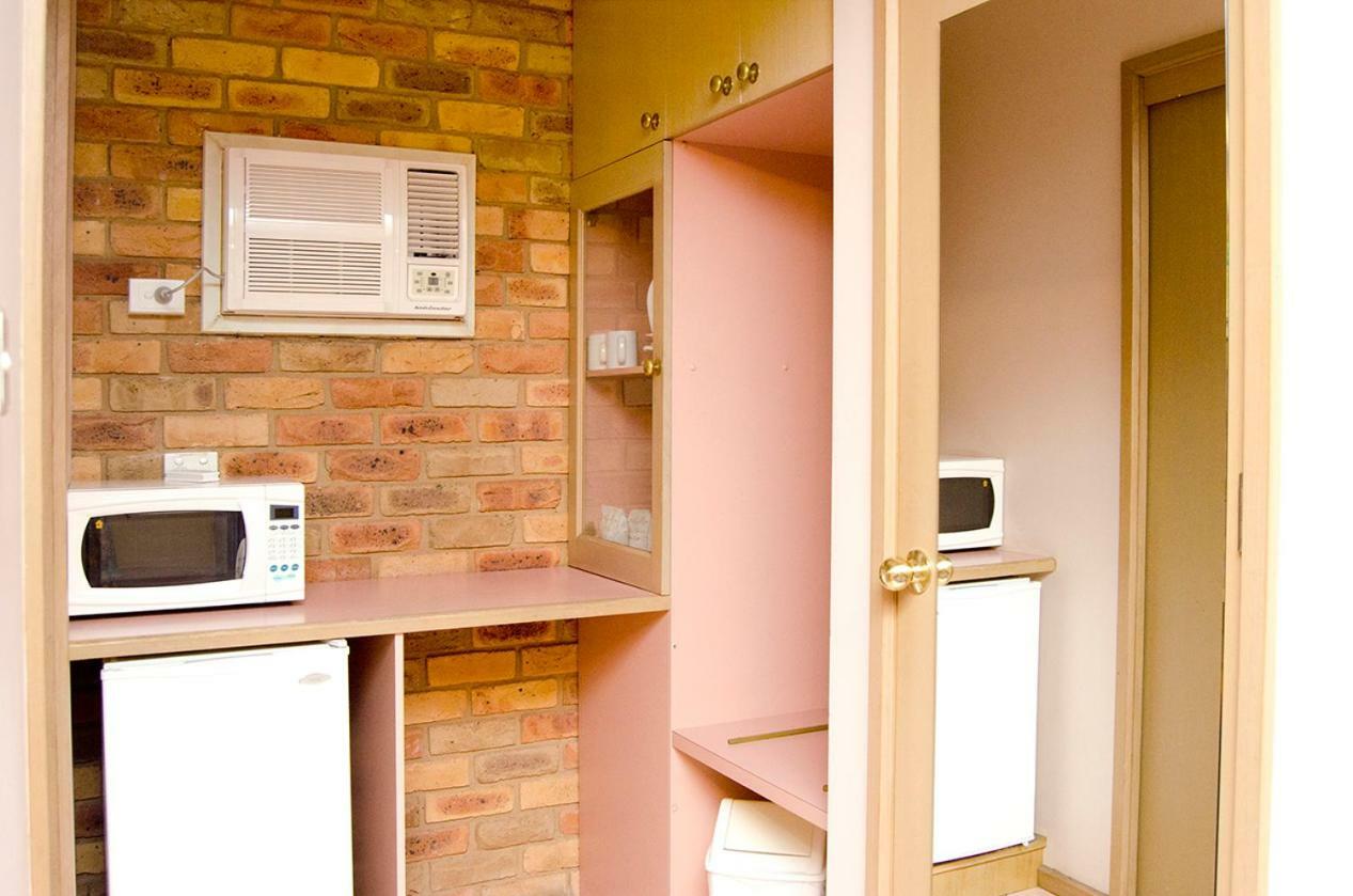 Pines Country Club Motor Inn Shepparton Chambre photo