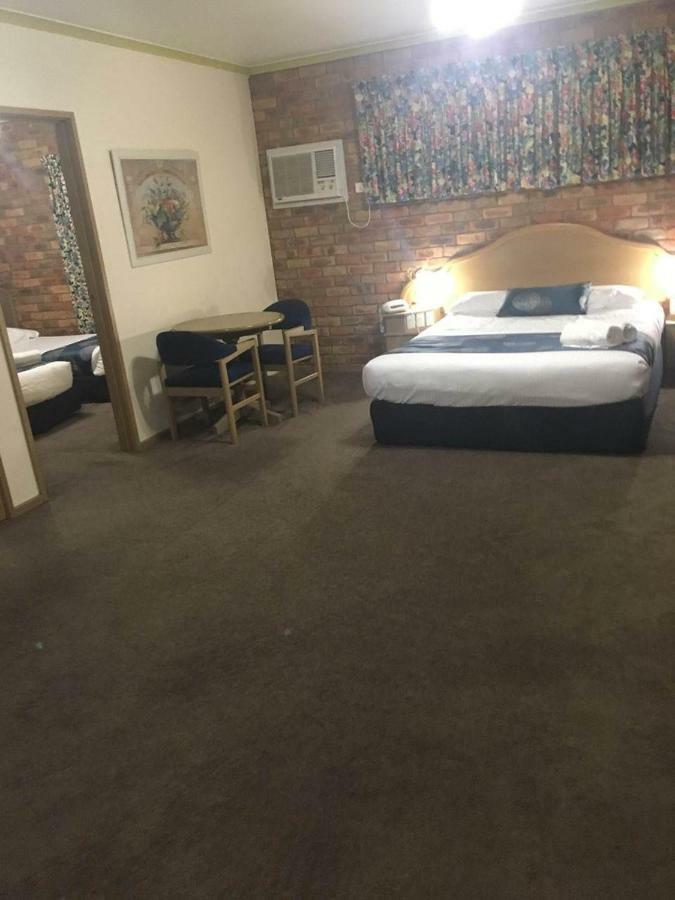 Pines Country Club Motor Inn Shepparton Extérieur photo